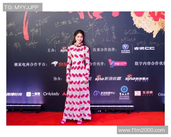 德国足球明星盛装亮相时尚礼服展现独特魅力与风采